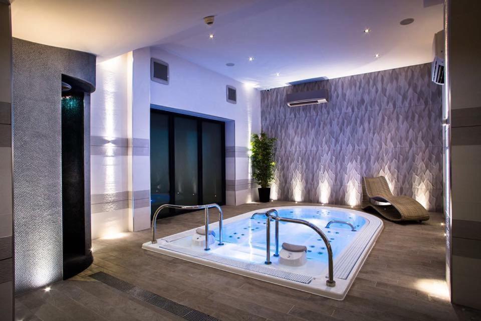 315 Bar&Restaurant Hotel Huddersfield Bagian luar foto